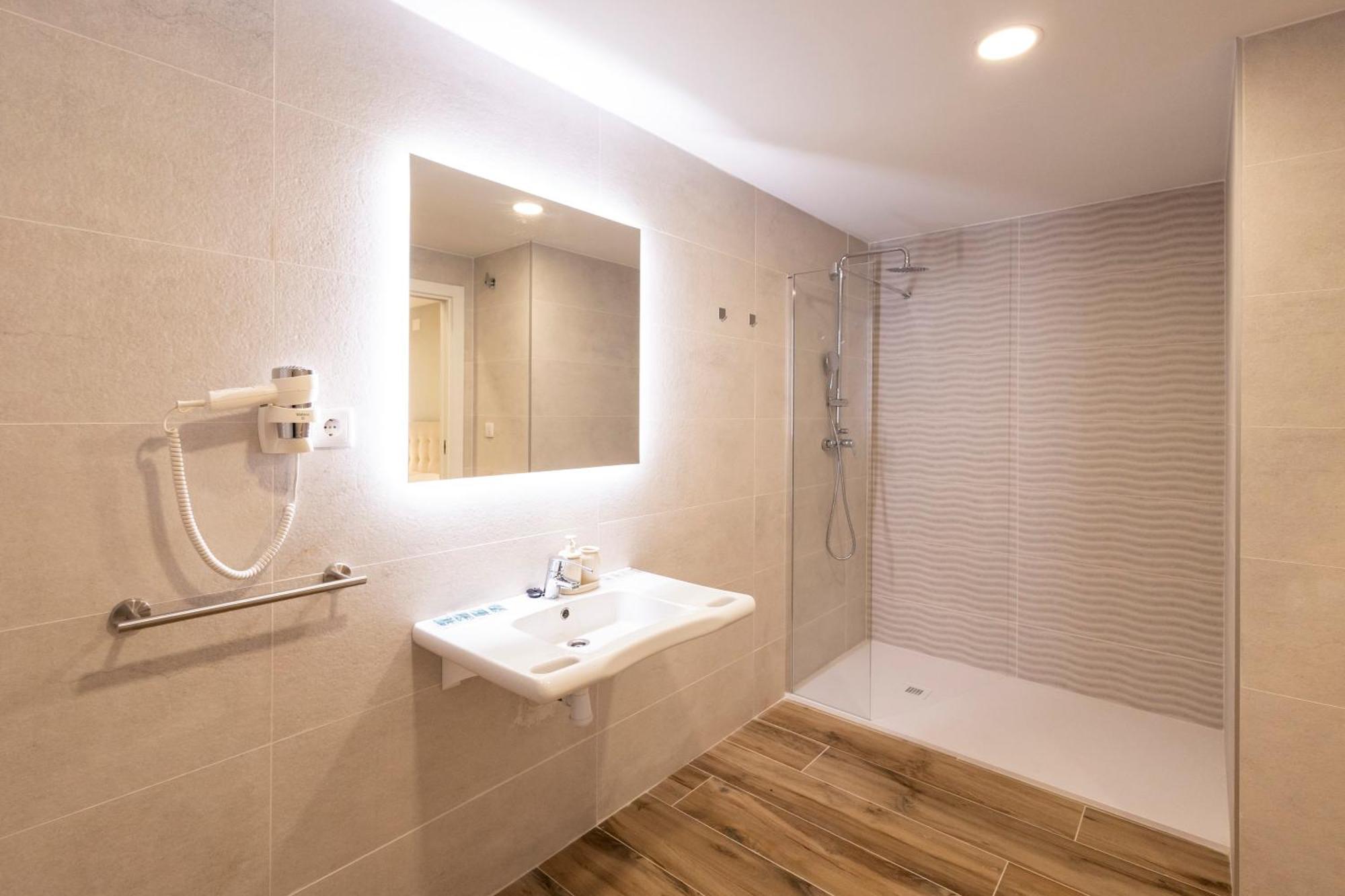 Cortes Suites By Concept Flats Valencia Luaran gambar