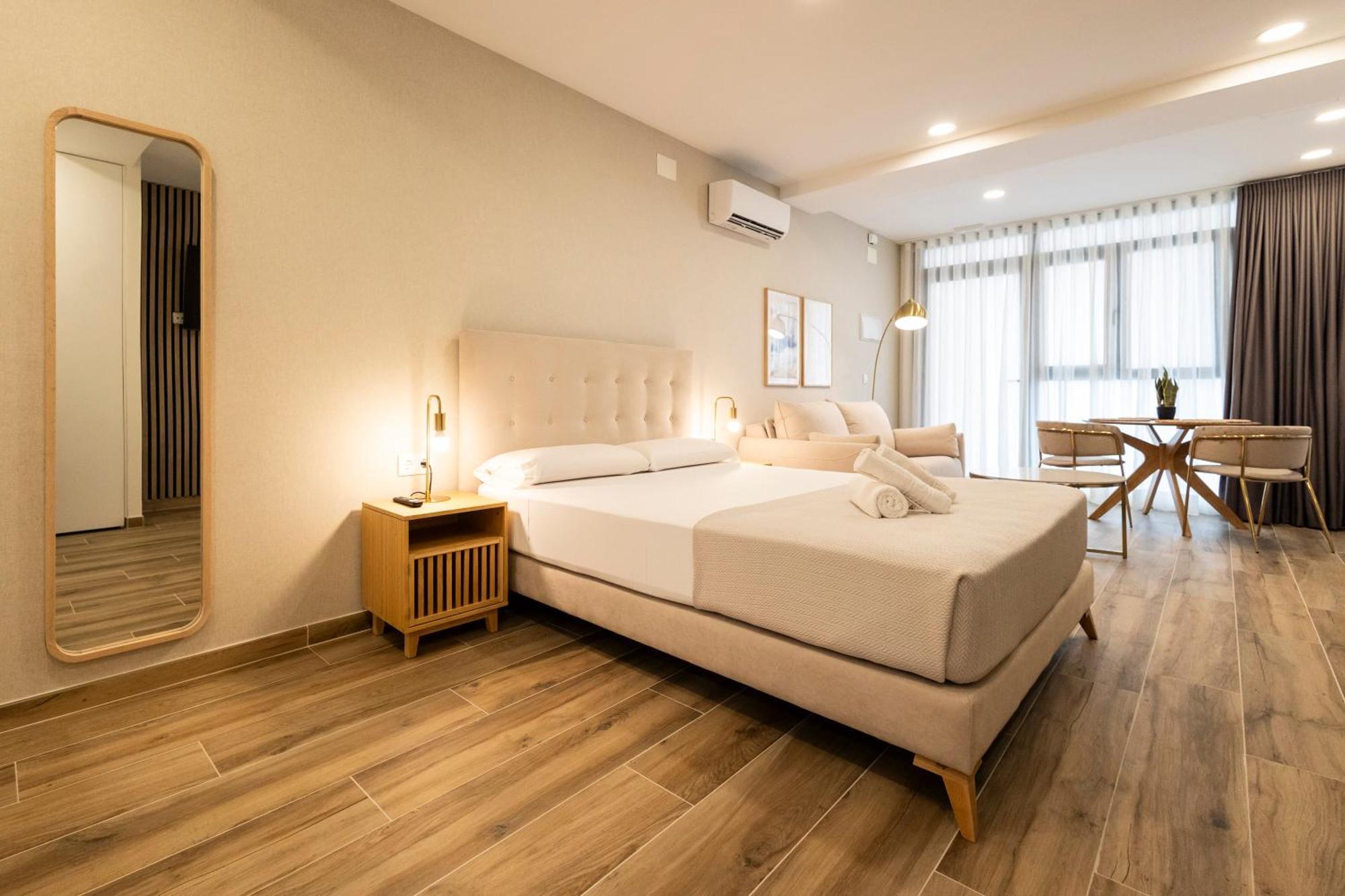 Cortes Suites By Concept Flats Valencia Luaran gambar
